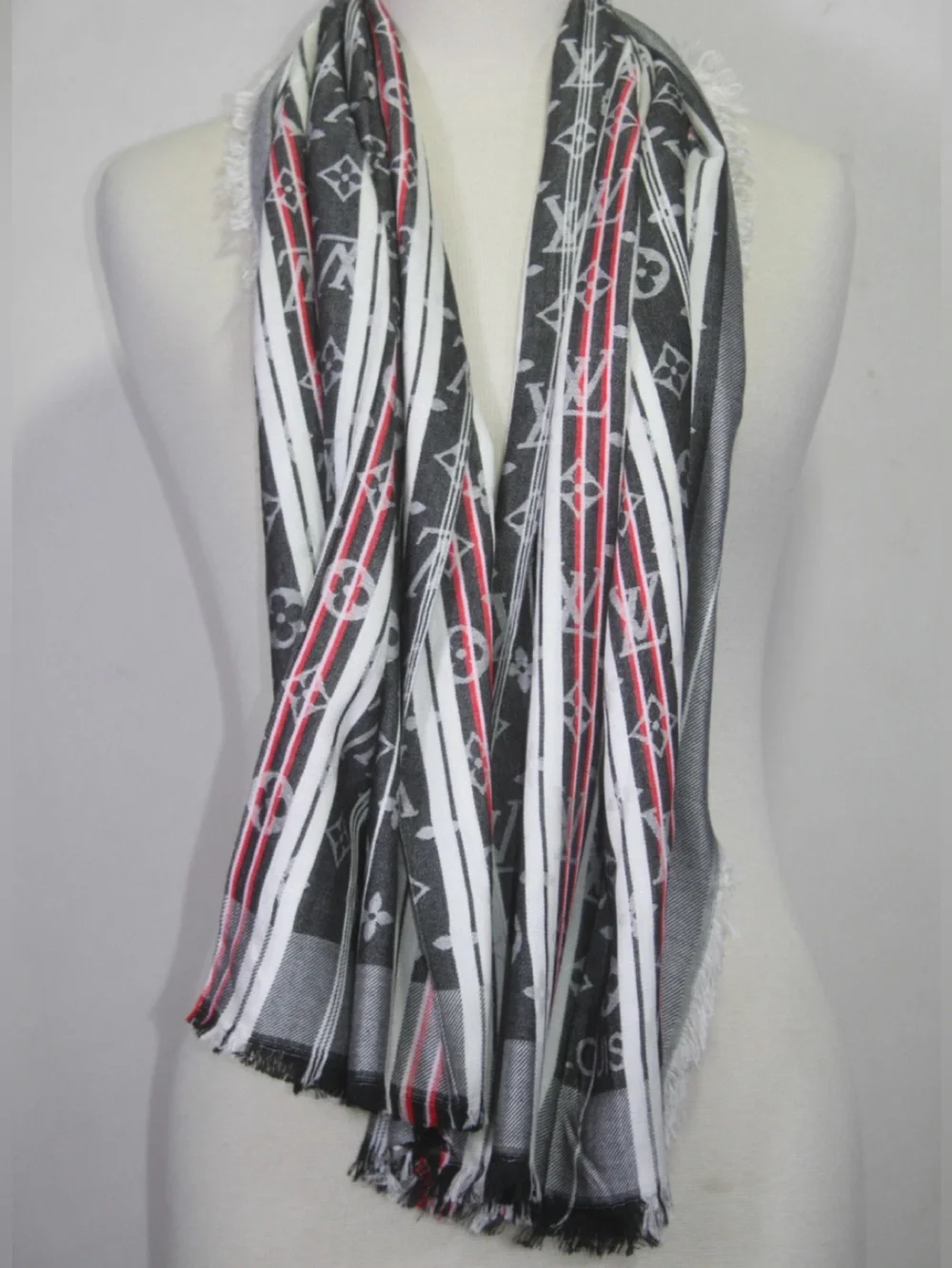 Authentic Louis Vuitton Shawl Stole 50% Silk 20% Wool Wrap Used